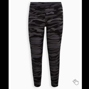 NWT TORRID PREMIUM LEGGINGS DESTRUCTED CAMO SIZE 4X